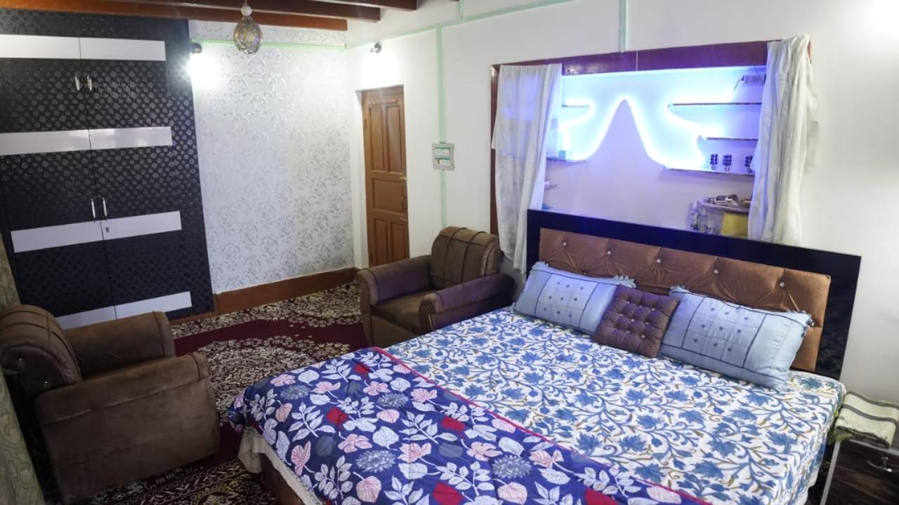 Wani Guest House Gulmarg Esterno foto