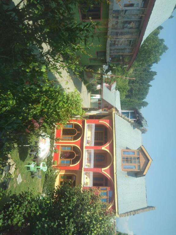 Wani Guest House Gulmarg Esterno foto