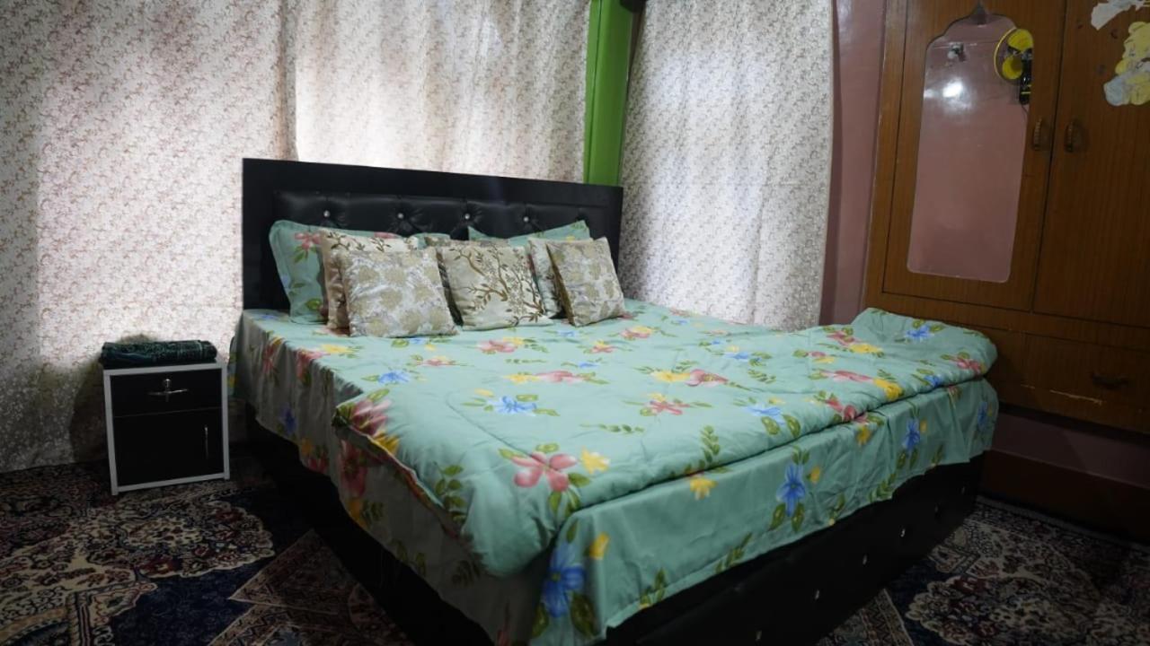 Wani Guest House Gulmarg Esterno foto