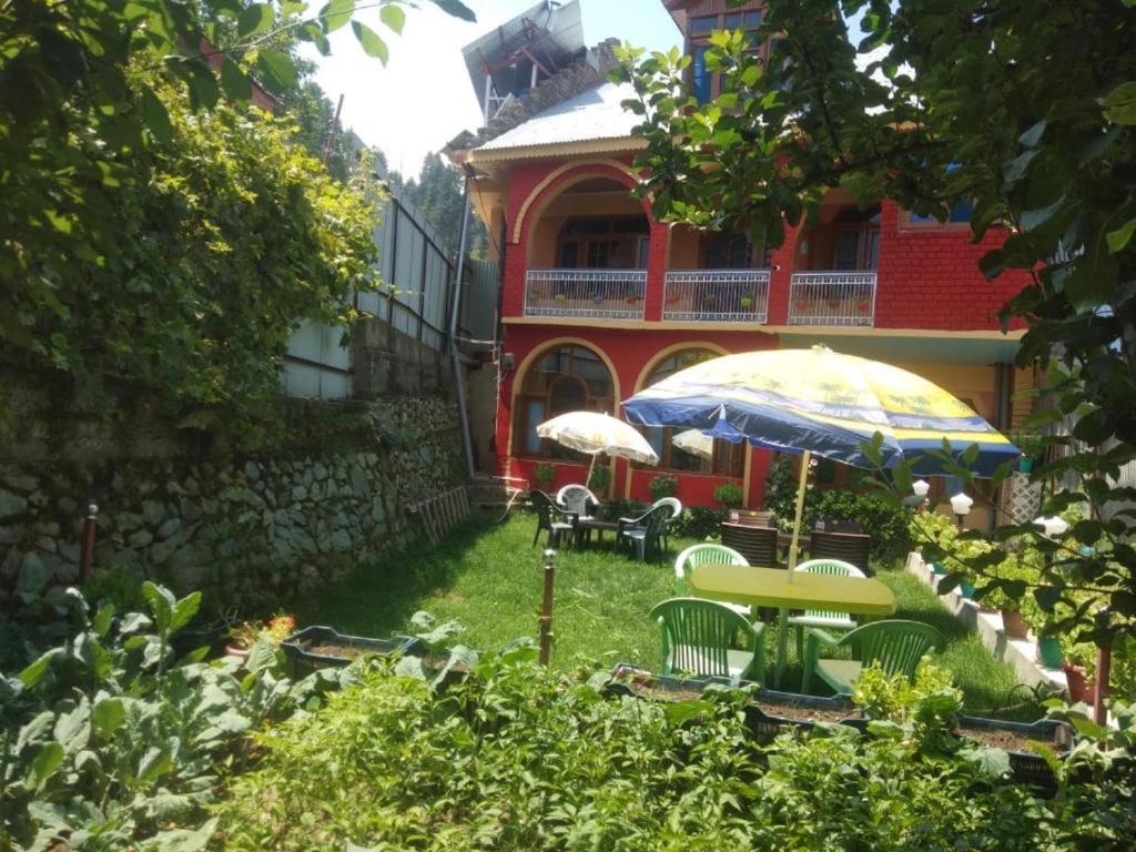 Wani Guest House Gulmarg Esterno foto
