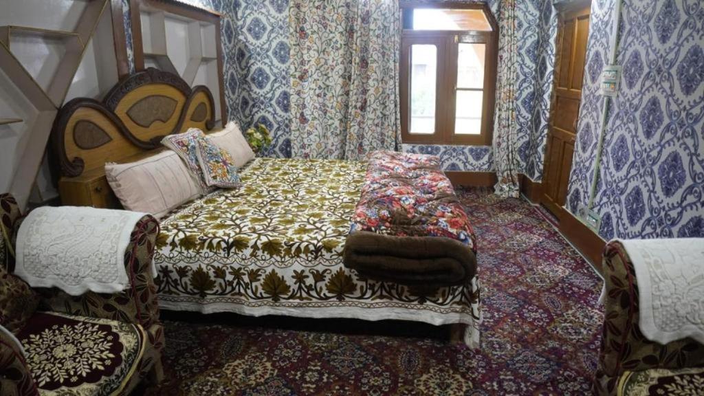 Wani Guest House Gulmarg Esterno foto